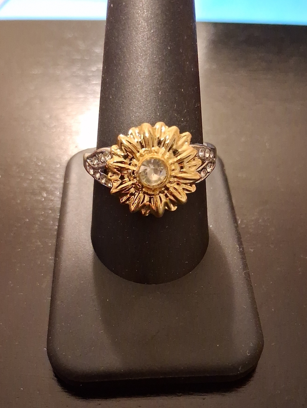 Two Tone Daisy Sunflower Ring Size 10.5 New In Box